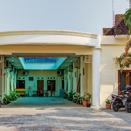 Oyo 3831 Pelangi Residence Syariah 수라카르타 외부 사진