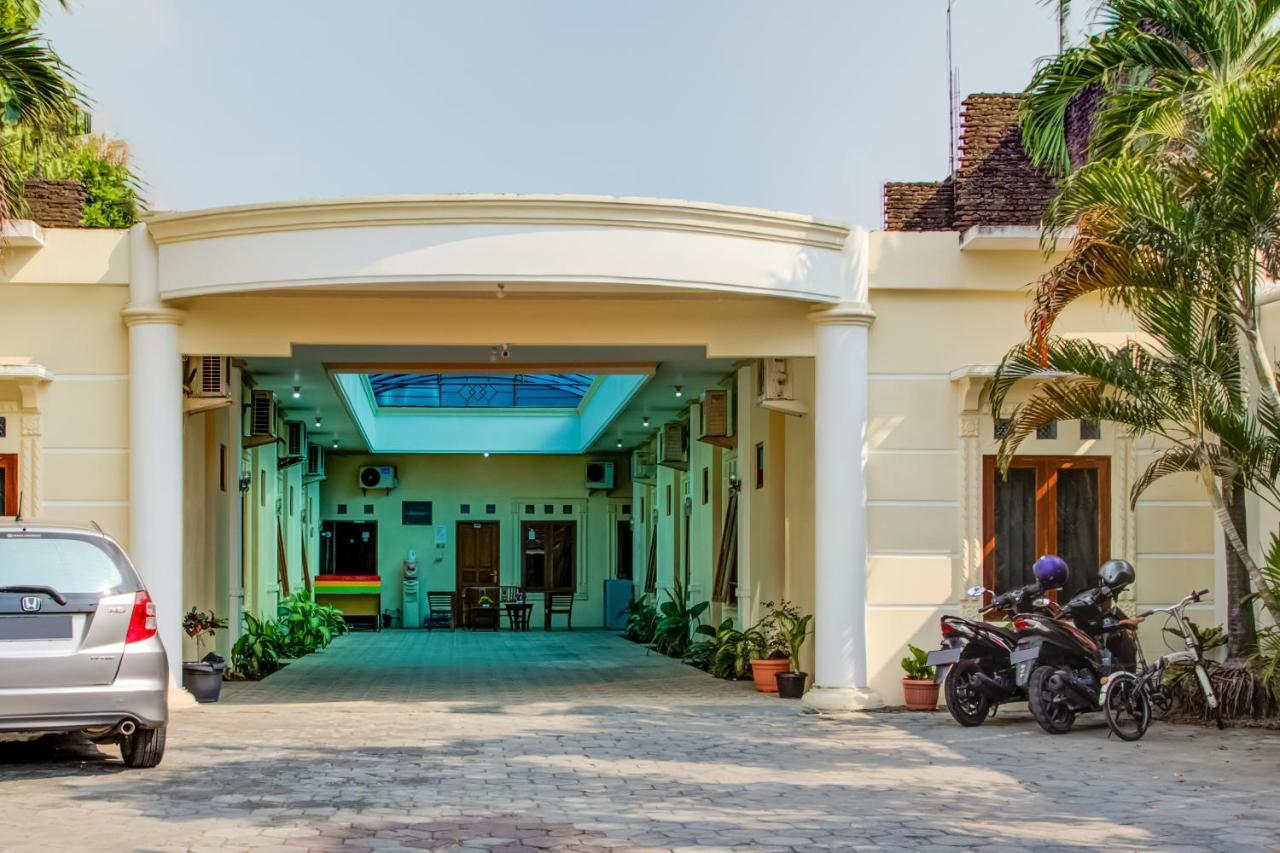Oyo 3831 Pelangi Residence Syariah 수라카르타 외부 사진