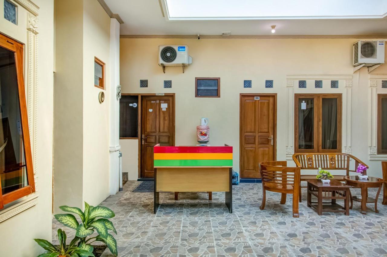 Oyo 3831 Pelangi Residence Syariah 수라카르타 외부 사진