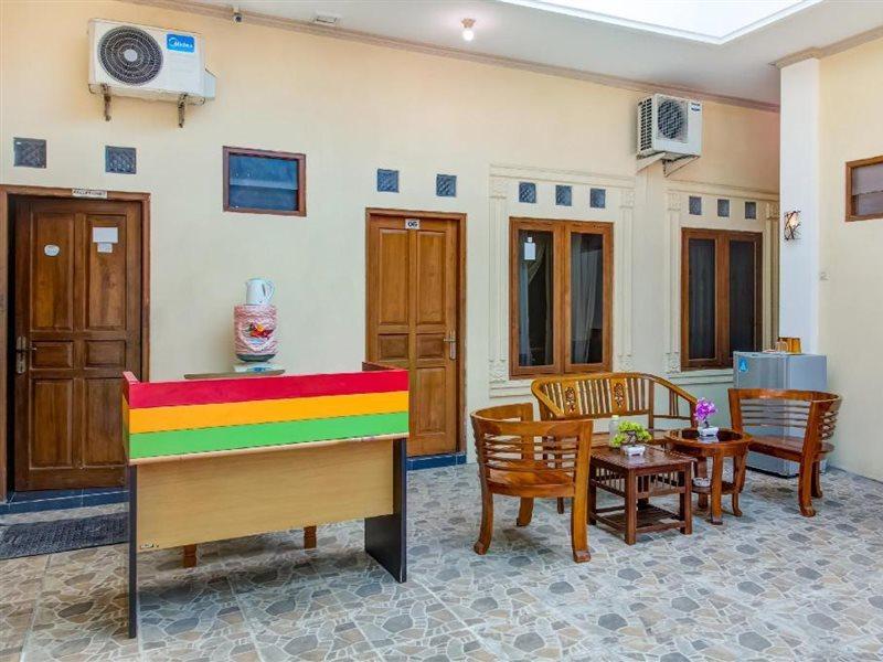 Oyo 3831 Pelangi Residence Syariah 수라카르타 외부 사진